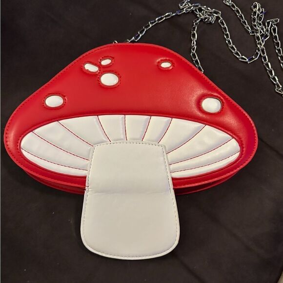 Mushroom shaped cross body purse with Kawaii chain. Plus free mushroom earrings. - Picture 6 of 14